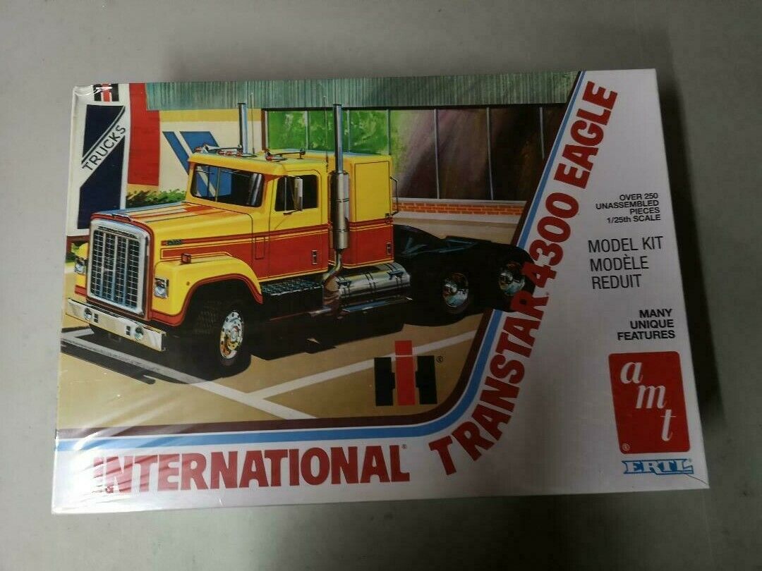 1/25 SCALE AMT /ERTL INTERNATIONAL TRANSTAR 4300 EAGLE CONVENTIONAL PLASTIC  MODEL KIT