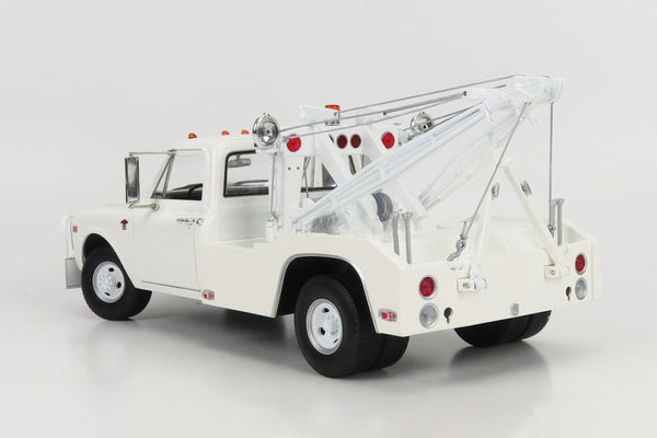 GARAGE SALE     GREENLIGHT  #13623 CHEVROLET C30 TOWTRUCK  1/18 SCALE DIECAST