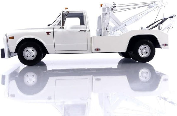 GARAGE SALE     GREENLIGHT  #13623 CHEVROLET C30 TOWTRUCK  1/18 SCALE DIECAST