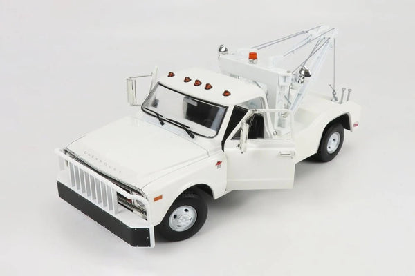 GARAGE SALE     GREENLIGHT  #13623 CHEVROLET C30 TOWTRUCK  1/18 SCALE DIECAST