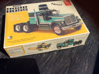 AMT WHITE ROAD BOSS 125 scale Plastic model kit