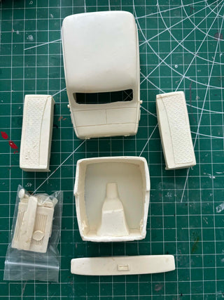 1950;s INTERNATIONAL HIGHBINDER  BERTH CAB     1/25 scale RESIN CAB