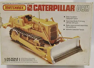 1/25 SCALE CATERPILLAR  BULLDOZER AMT KIT  CAT DECALS             Plastic Model kit