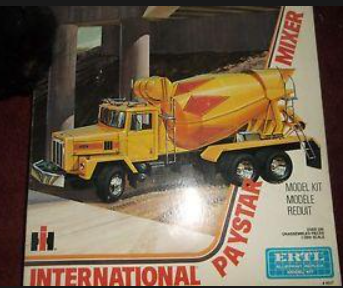 ERTL    Paystar 5000 Ready Mix Truck       1/25                     Plastic Model kit
