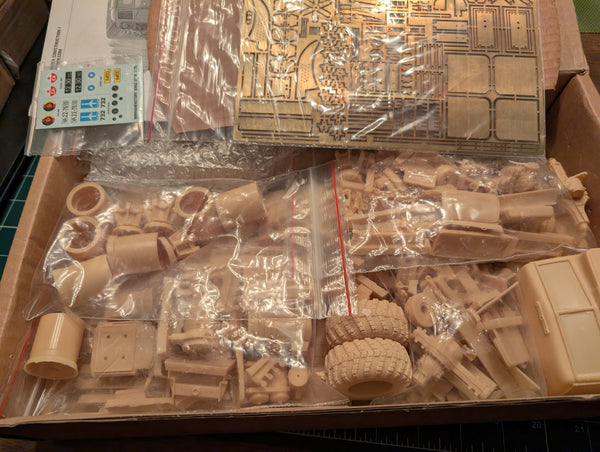 MINIMAN FACTORY 1/25 Scale 6x6 Russian Army truck Complete resin kit see pics