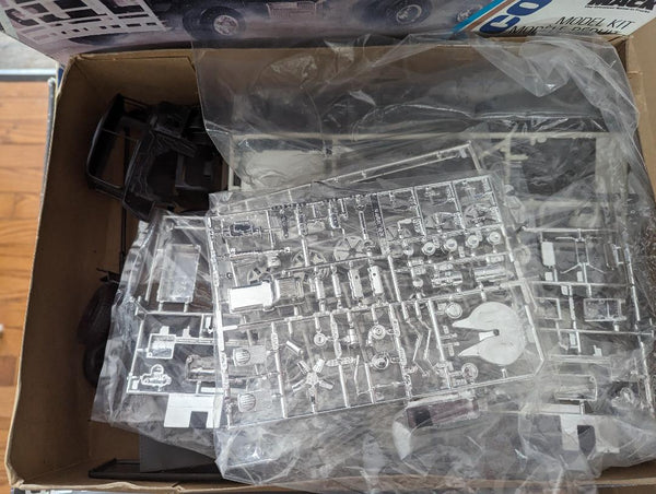 ERTL     MACK "RUBBER DUCK CONVOY"  1/25 scale                     Plastic model kit