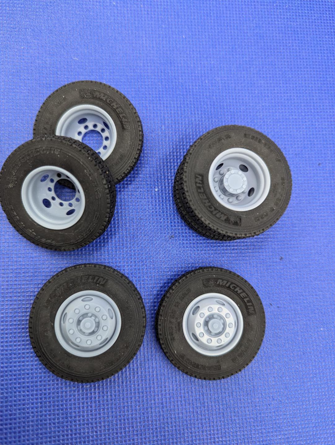 GARAGE SALE 5 HOLE BUDD with MICHELIN RUBBER TIRES 20