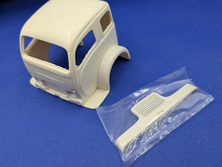 GARAGE SALE Jimmy Flintstone   WHITE 3000 cab (Cab and grill only no interior) 1/25  RESIN CAB