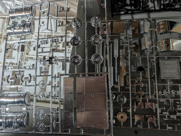 Garage Sale! 2 KITS!  Alaska 353 Peterbilt & Canadian Hauler Peterbilt both REVELL