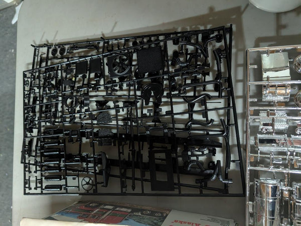 Garage Sale! 2 KITS!  Alaska 353 Peterbilt & Canadian Hauler Peterbilt both REVELL