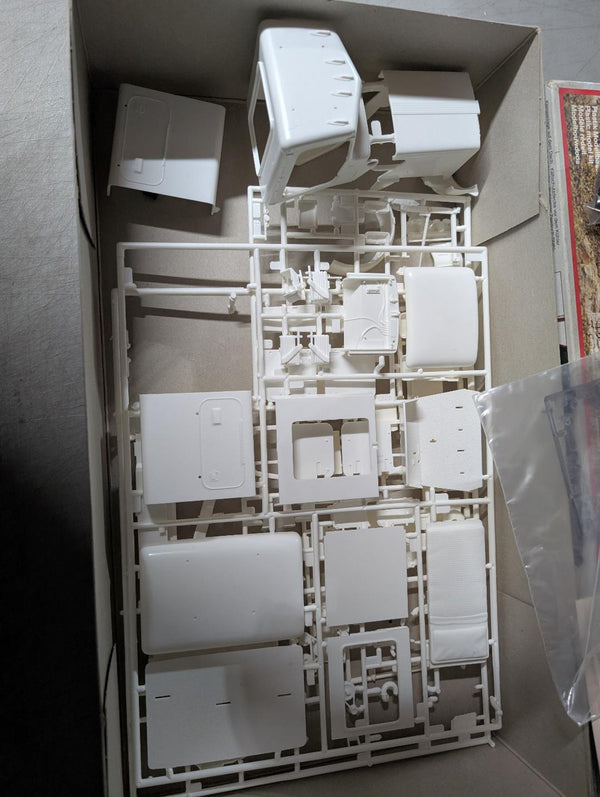 Garage Sale! 2 KITS!  Alaska 353 Peterbilt & Canadian Hauler Peterbilt both REVELL