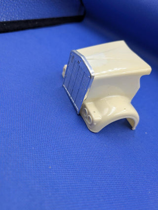 Garage Sale    Kenworth Hood  could be a T800 series   1/25 scale hood and grill only   RESIN