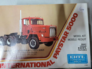 ERTL PAYSTAR 5000 TRACTOR KIT   OPEN BUT COMPLETE KIT 1/25