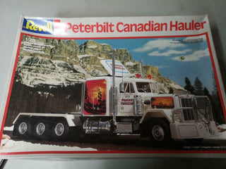 1/25 SCALE REVELL PETERBILT  CANADIAN HAULER  MODEL TRUCK KIT  #7456