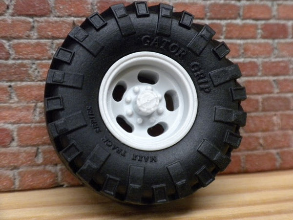 T14 1/25 Maxx Track 17" x 37.5" x 12.75 Gator Grip