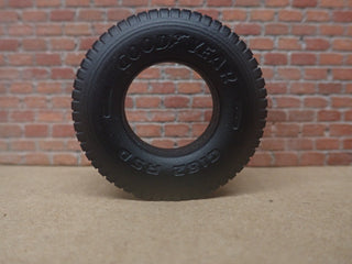 T08 1/25 22.5 Goodyear Rear Tires