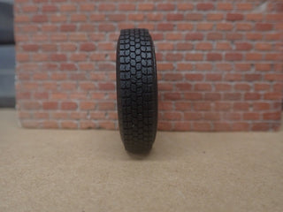 T08 1/25 22.5 Goodyear Rear Tires